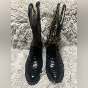 New black round cowboy boots